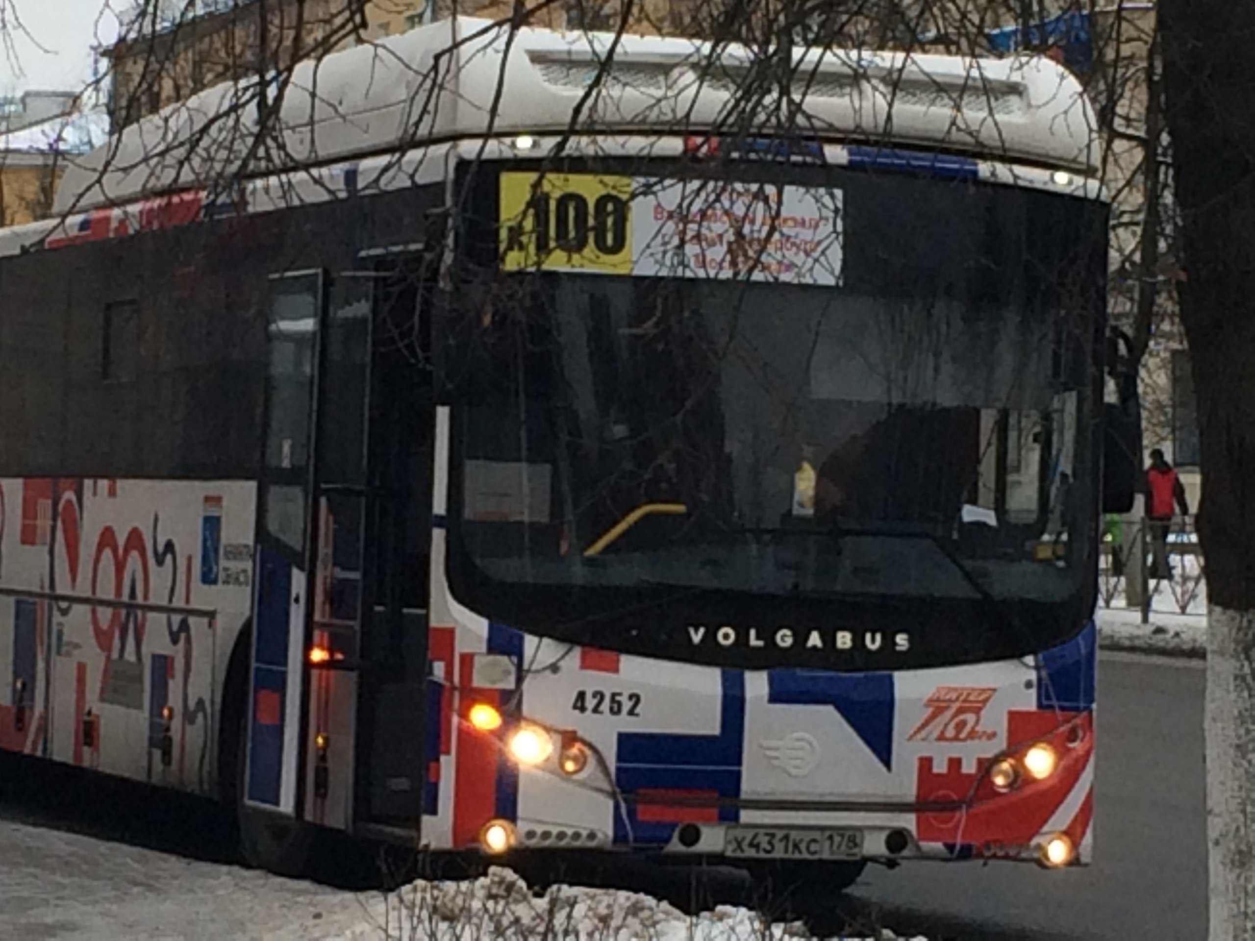 Маршрут 100 автобуса гатчина. К 100 автобус Гатчина. Автобус 100 Санкт-Петербург. Автобус 100 Гатчина СПБ. Автобус в Гатчину от Московской.