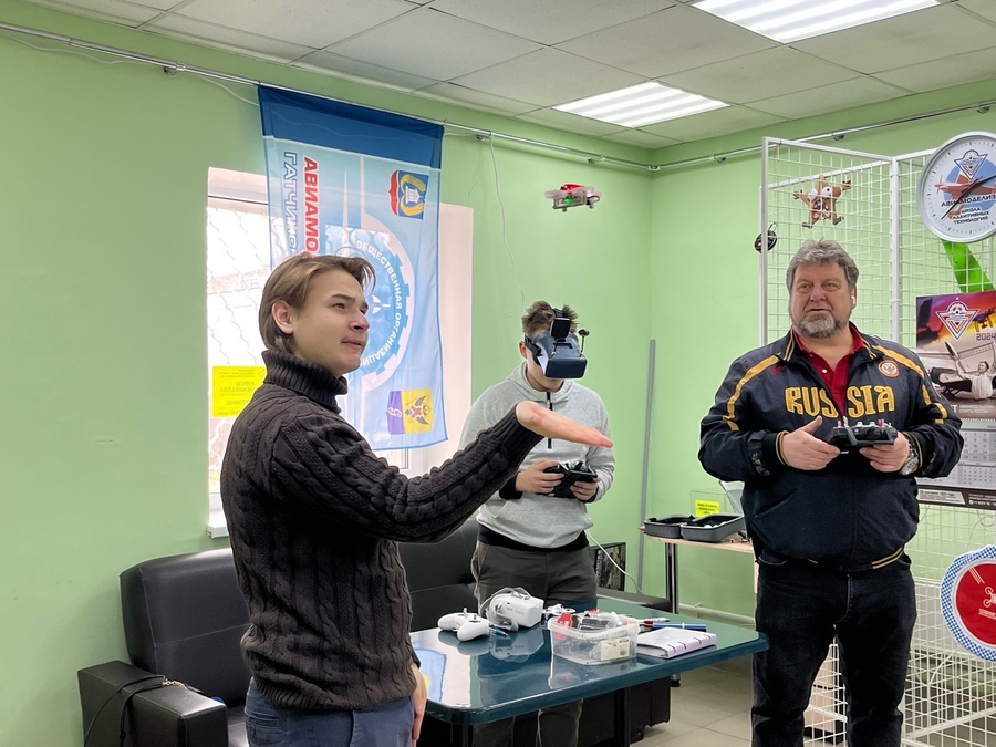 В Гатчине открылась школа управления дронами